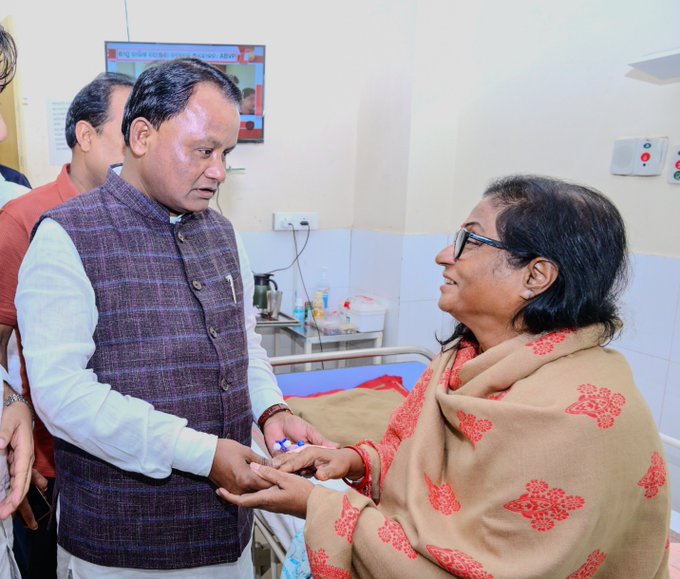 Chief Minister Mohan Charan Majhi Visits Speaker Surama Padhy at AIIMS Bhubaneswar